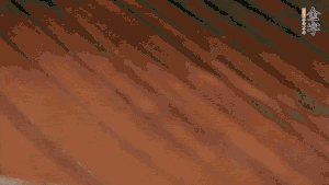 待水沸騰,煮到湯圓浮起,碗中加點豬油、生抽、蔥花就可以了。