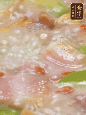 最后下蟶子,一點白胡椒調味,煮到白色湯汁出來。撒點枸杞點綴