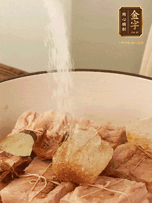 加水沒過，大火煮開轉小火慢燉2小時，煮到收汁