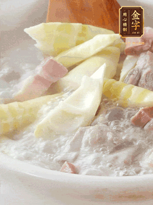 開蓋后放春筍,小火慢篤20分鐘左右,出鍋后盛出。