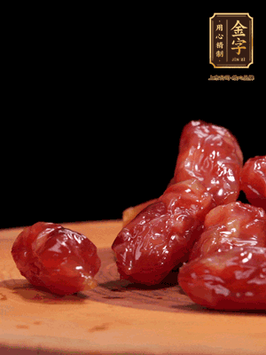 金字粒腸,一半切成片,一半保留整顆