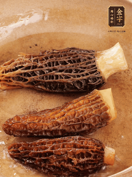 少許油,新鮮羊肚菌煎香