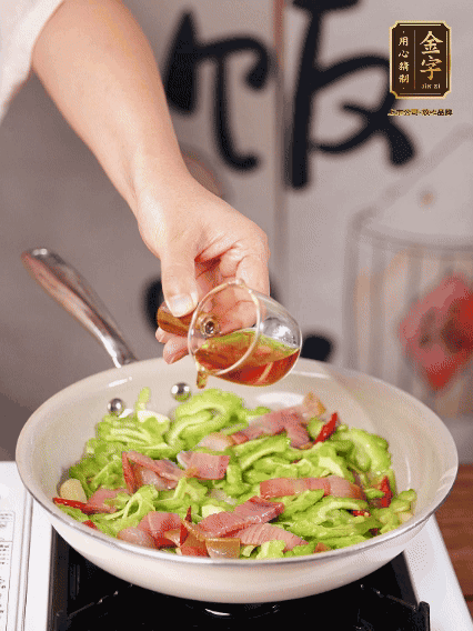 淋一圈料酒，少許糖調味